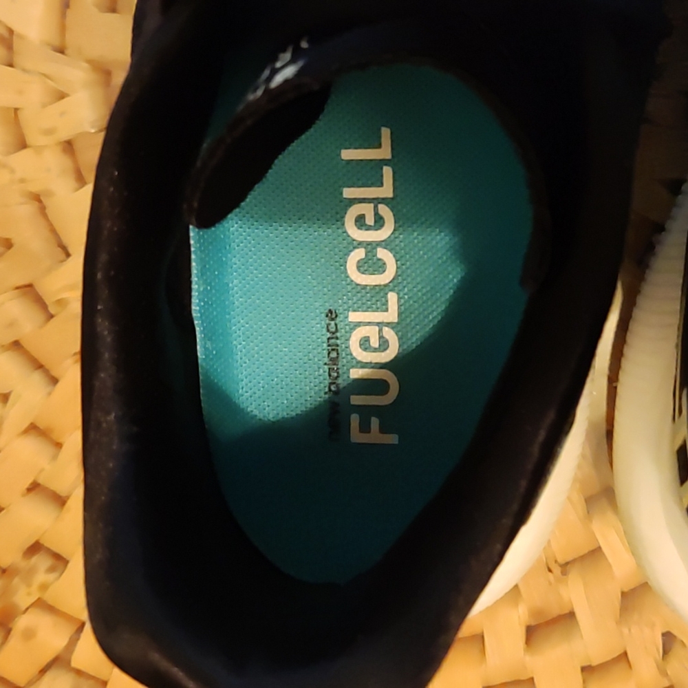 New Balance Fuelcell Rebel V2 Wide 2E - Picture 4 of 8